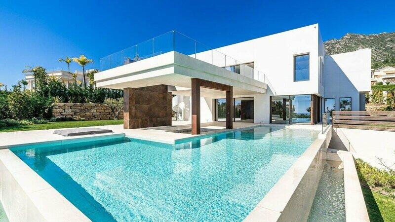 Villa for sale in Sierra Blanca, Málaga