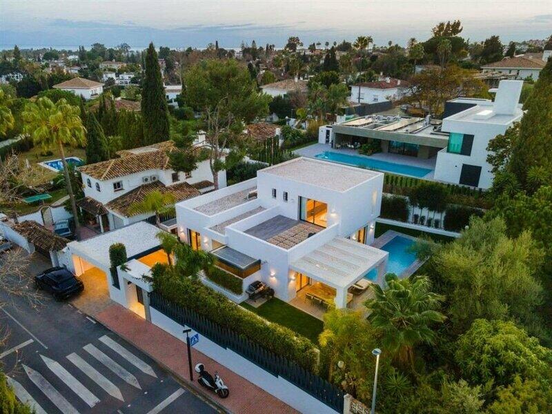 Villa for sale in Guadalmina Alta, Málaga