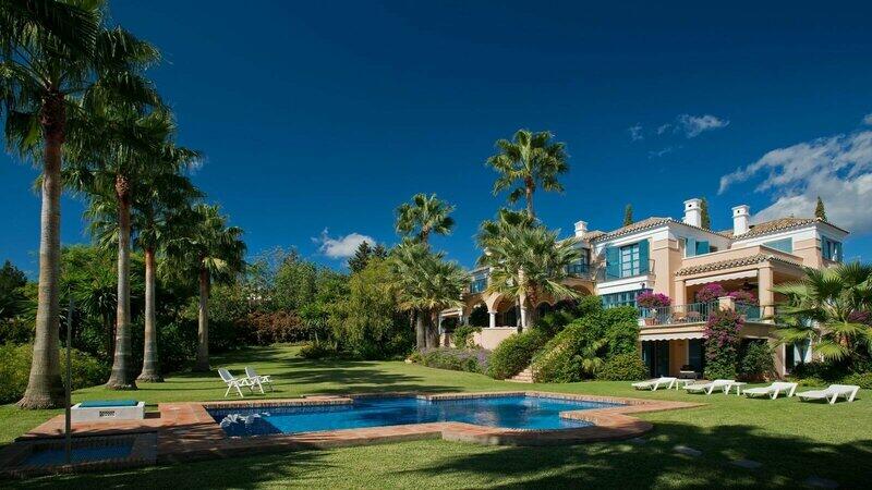 Villa for sale in La Quinta, Málaga