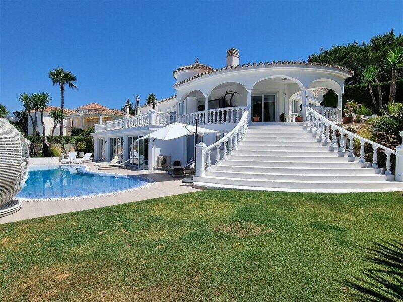 Villa for sale in Elviria, Málaga