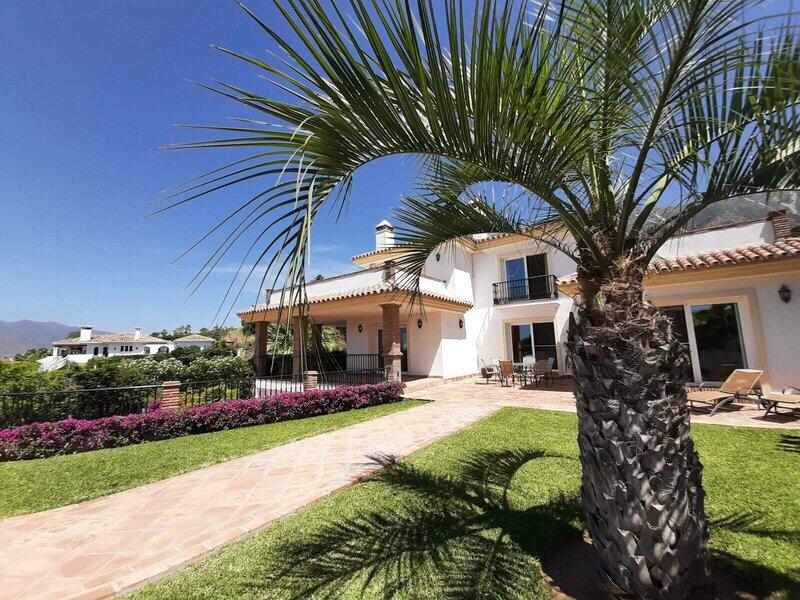 Villa for sale in Valtocado, Málaga