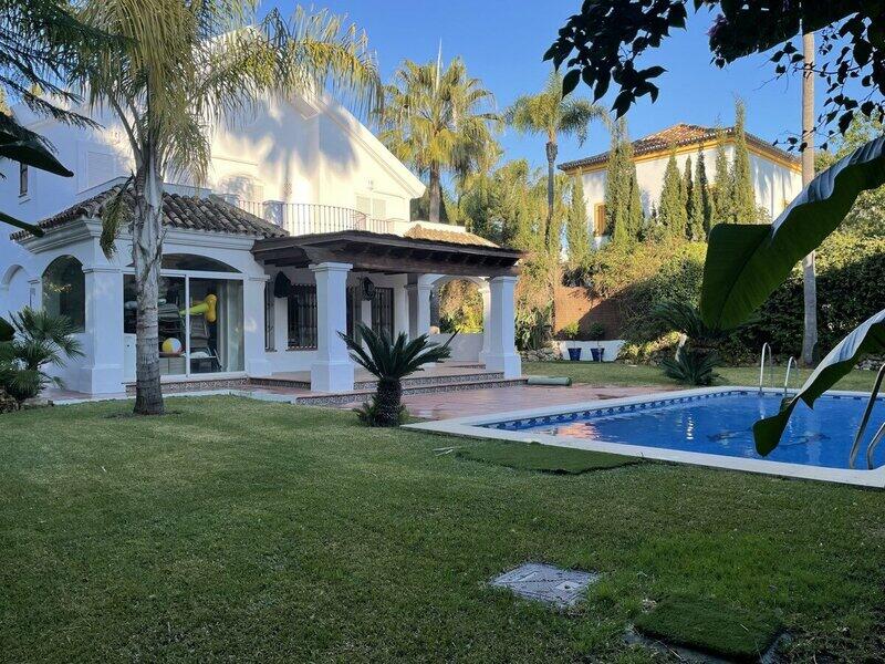 4 Cuarto Villa en venta