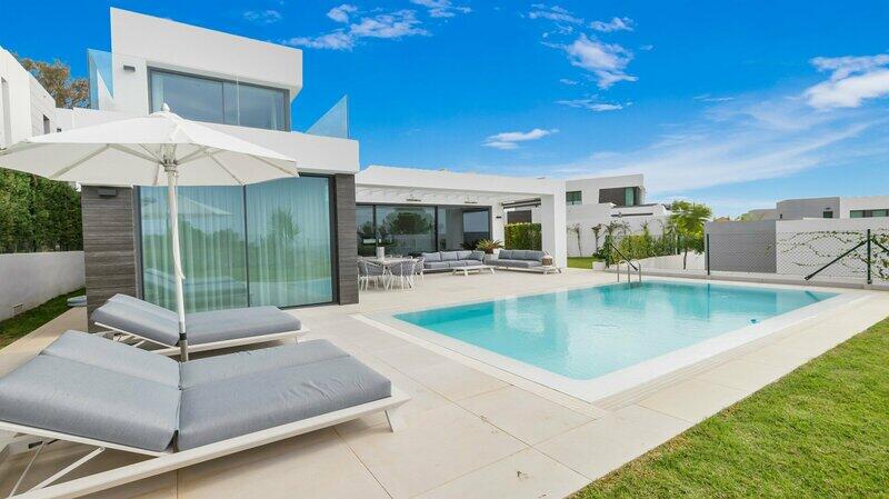 Villa for sale in Cabopino, Málaga