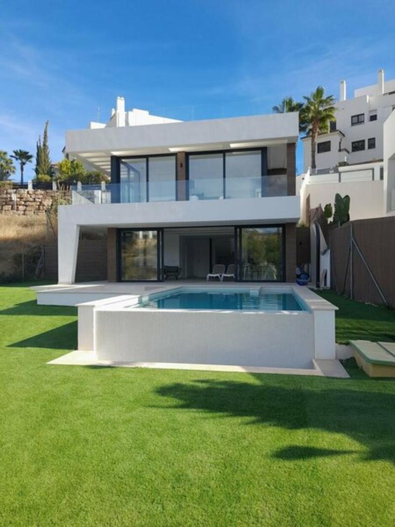 Villa en venta en New Golden Mile, Málaga