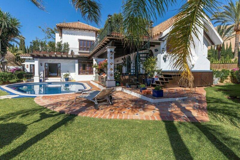 Villa en venta en Golden Mile, Málaga