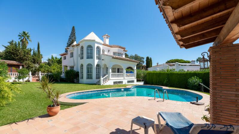 Villa for sale in Elviria, Málaga