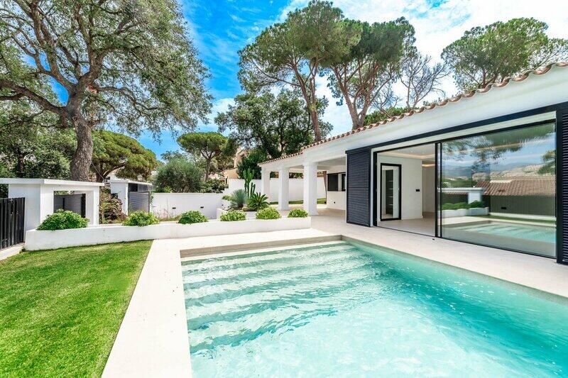 Villa for sale in Elviria, Málaga