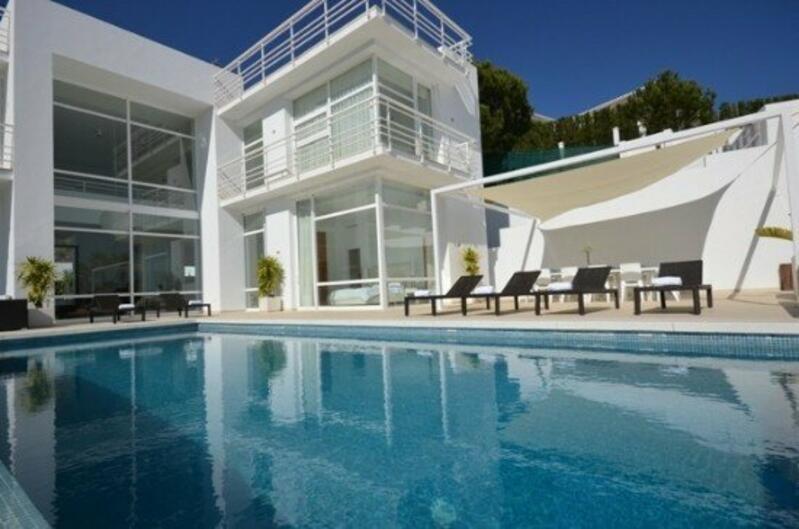 Villa for sale in Valtocado, Málaga