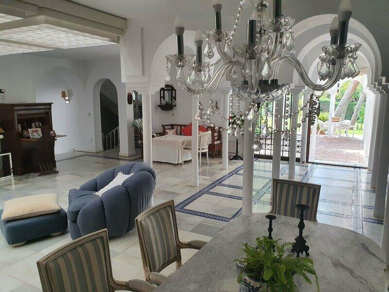 6 bedroom Villa for sale