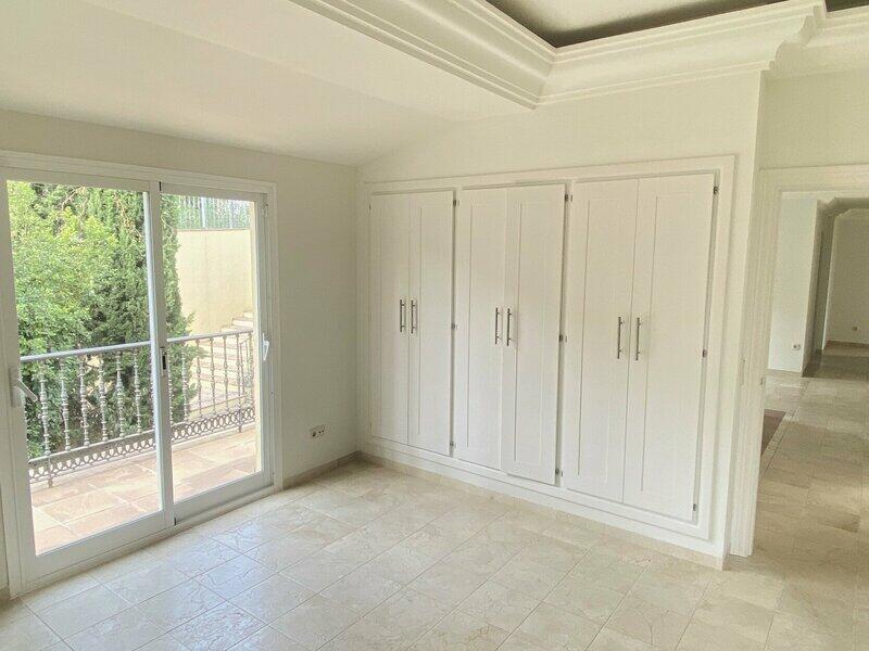 8 Cuarto Villa en venta