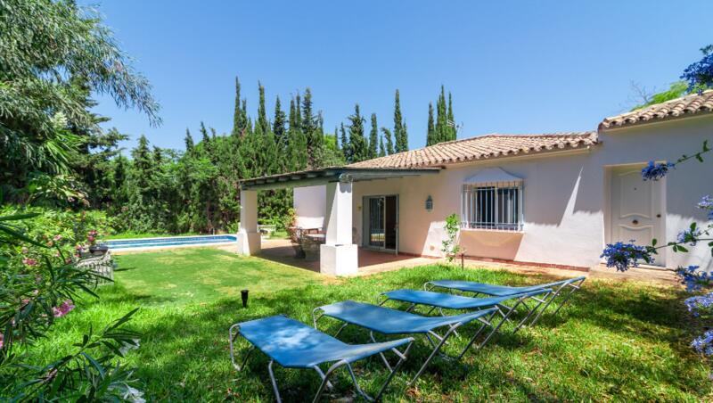 Villa til salgs i Cabopino, Málaga