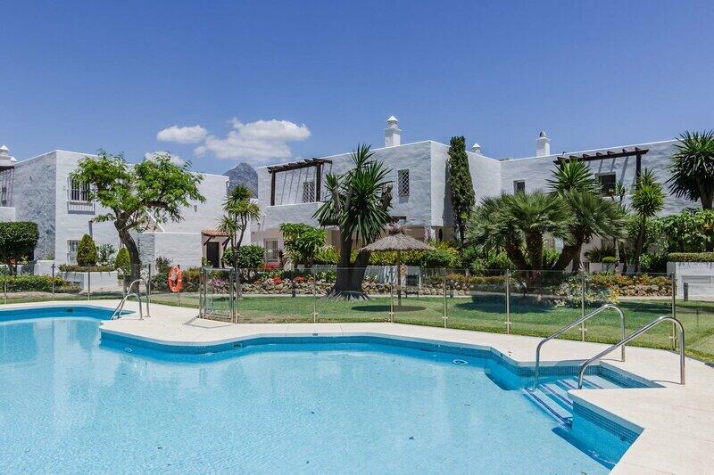 Apartment for sale in Nueva Andalucia, Málaga