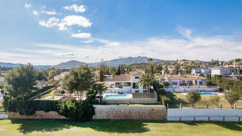 6 bedroom Villa for sale