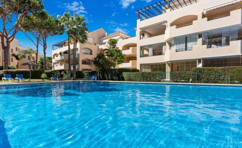 Apartamento en venta en Elviria, Málaga