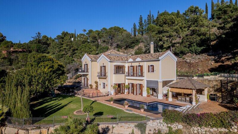Villa for sale in El Madroñal, Málaga