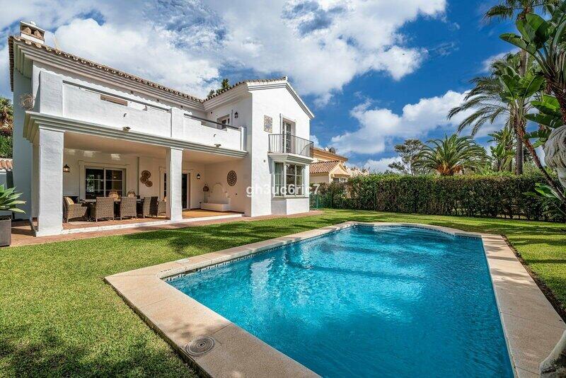 Villa for sale in Calahonda, Málaga