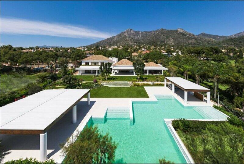 Villa for sale in Sierra Blanca, Málaga