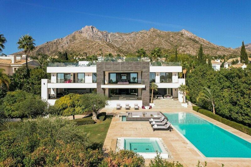 Villa for sale in Sierra Blanca, Málaga