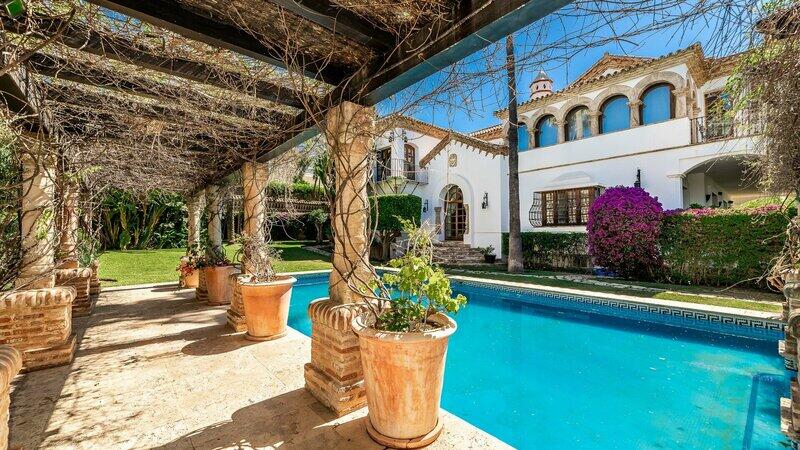 Villa for sale in Sierra Blanca, Málaga