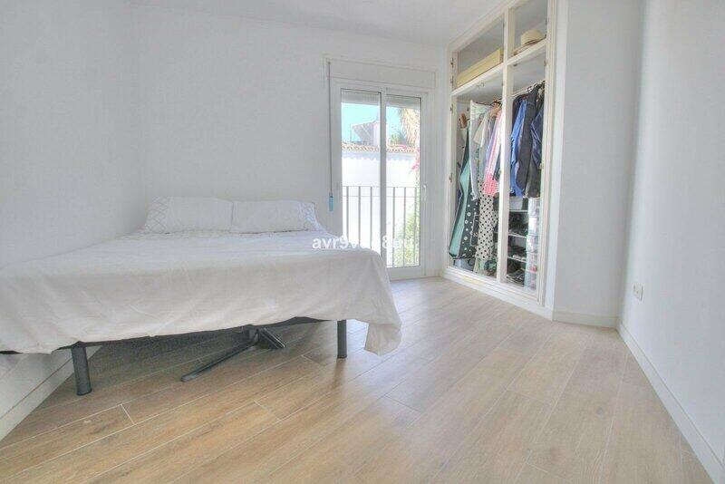4 slaapkamer Gezinswoning Te koop
