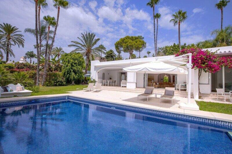 Villa en venta en New Golden Mile, Málaga