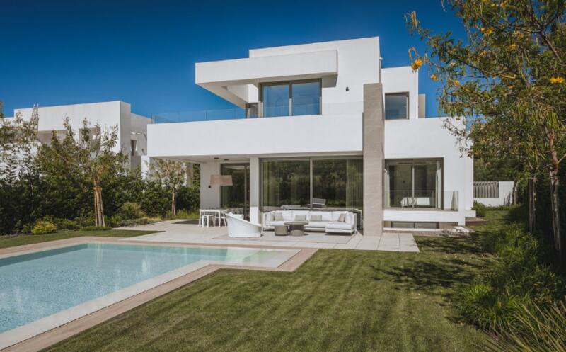 Villa til salg i El Paraiso, Málaga