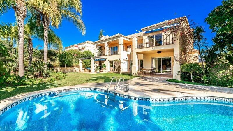 Villa for sale in Guadalmina Alta, Málaga