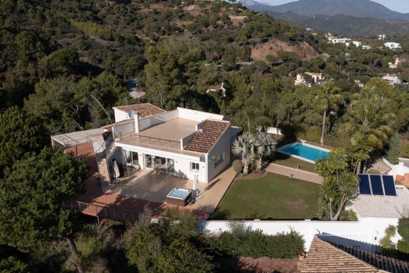 Villa en venta en El Madroñal, Málaga