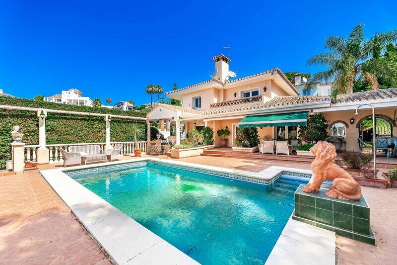 Villa for sale in Elviria, Málaga