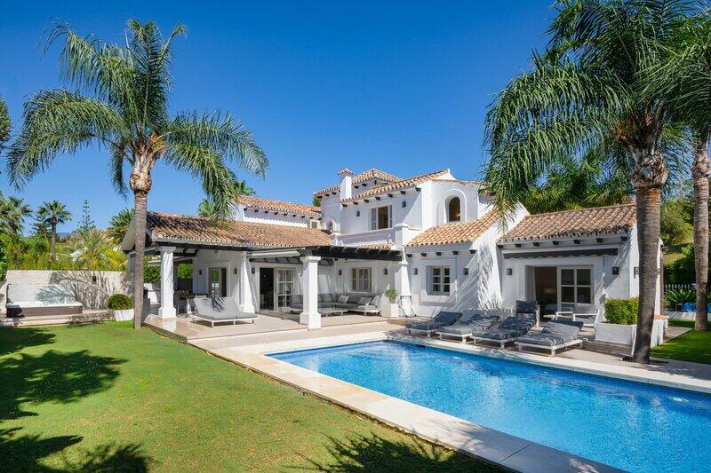 Villa en venta en Nueva Andalucia, Málaga