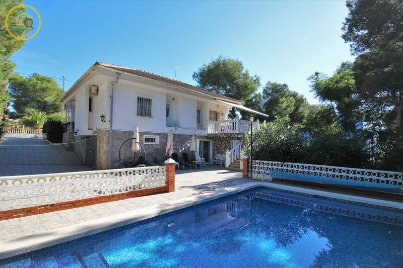 Villa for sale in Pinar de Campoverde, Alicante