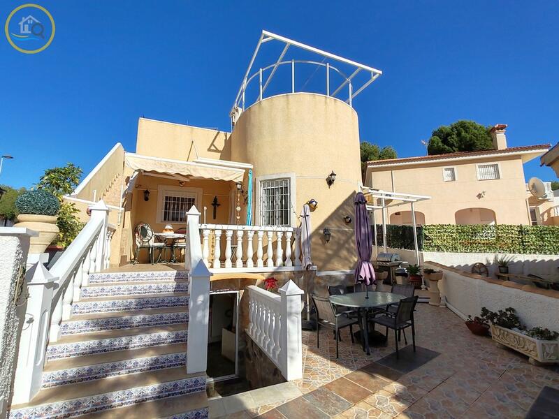 Villa til salgs i Pinar de Campoverde, Alicante