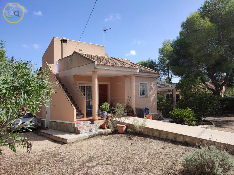 Villa til salg i Pinar de Campoverde, Alicante
