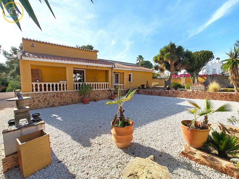 Villa en venta en Pinar de Campoverde, Alicante