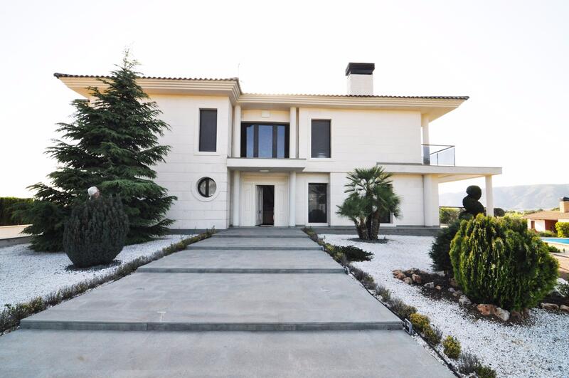 Villa for sale in Villena, Alicante