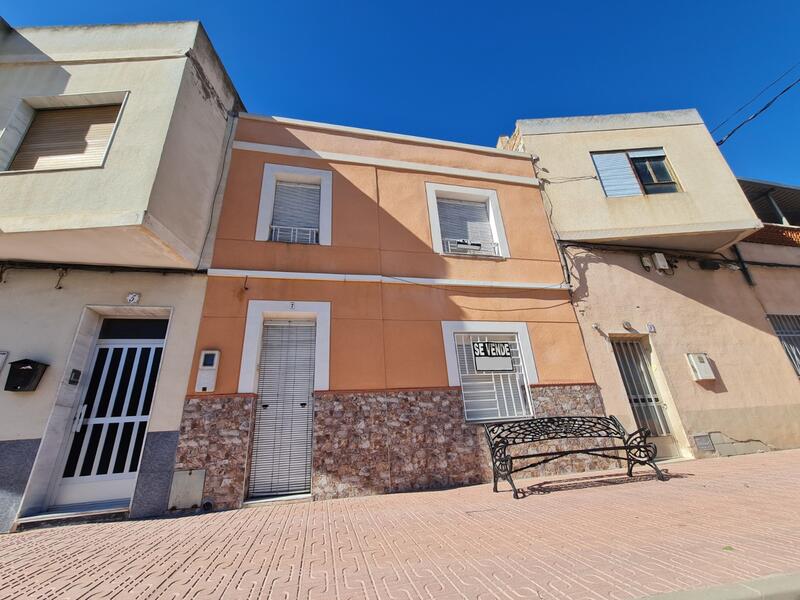 Townhouse for sale in Beneixama, Alicante