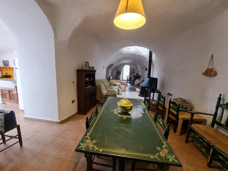 5 soverom Grottehuset til salgs