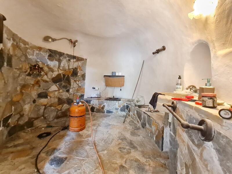 5 bedroom Cave House for sale