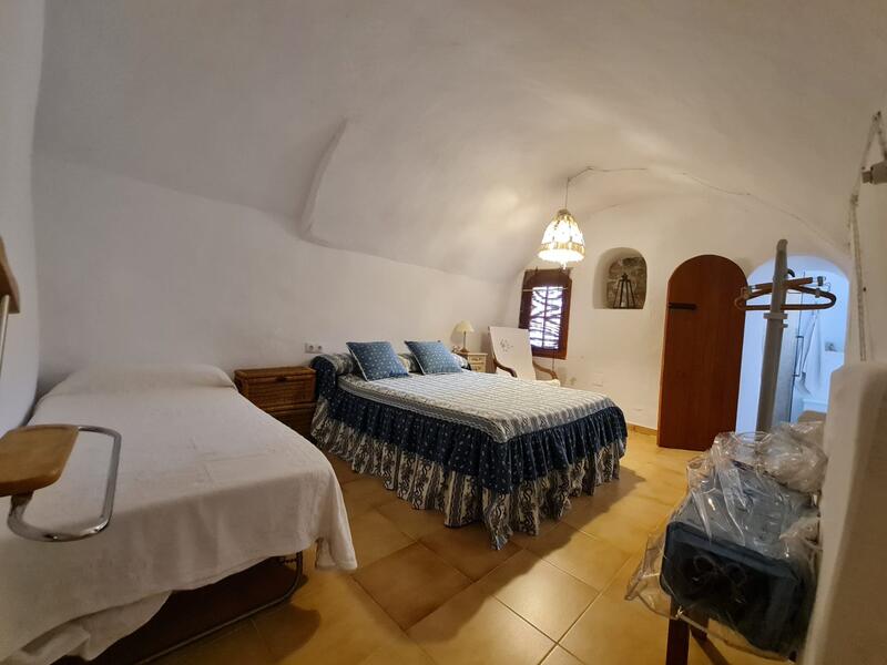 5 bedroom Cave House for sale