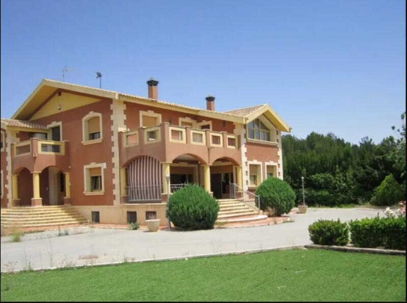 Villa for sale in Yecla, Murcia