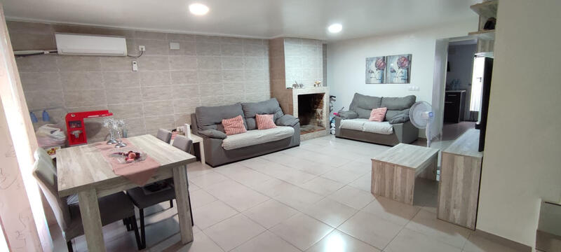 Townhouse for sale in Sax, Alicante