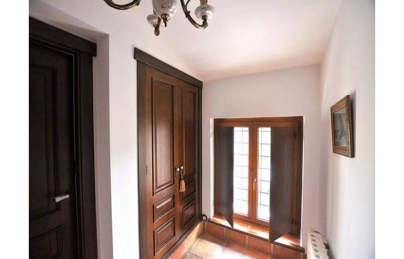 5 bedroom Townhouse for sale
