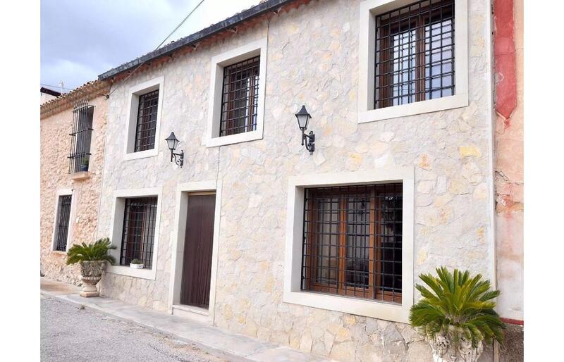 5 bedroom Townhouse for sale