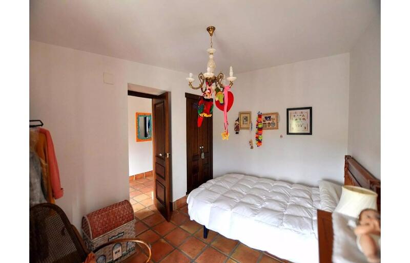 5 bedroom Townhouse for sale