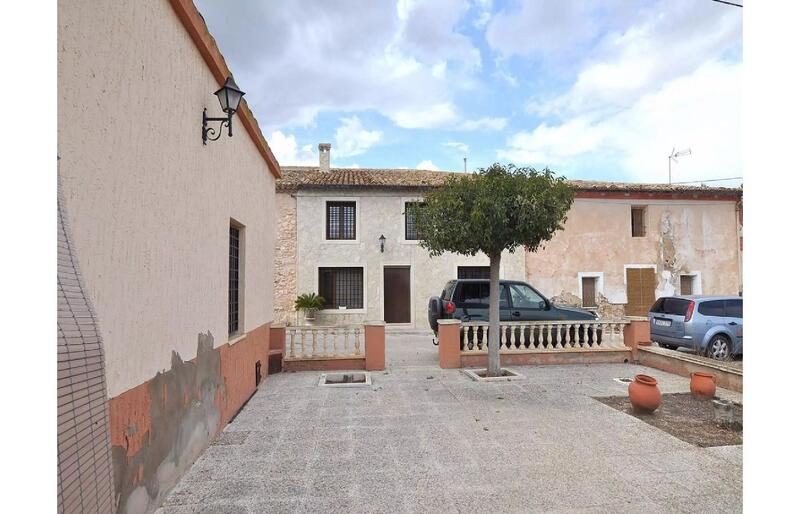 5 bedroom Townhouse for sale