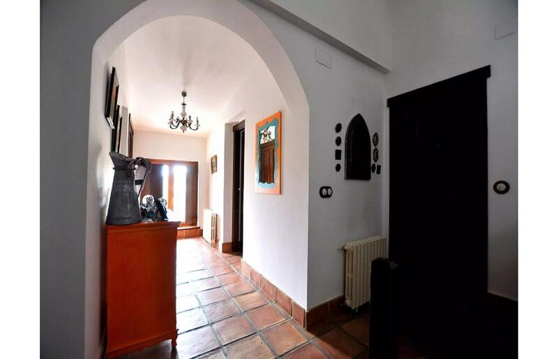 5 bedroom Townhouse for sale