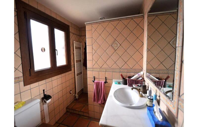 5 bedroom Townhouse for sale
