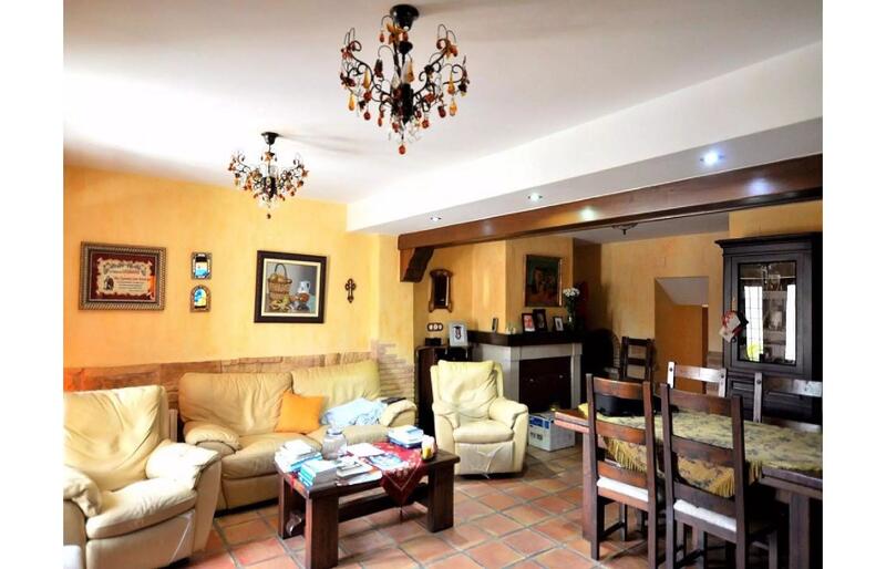 5 bedroom Townhouse for sale