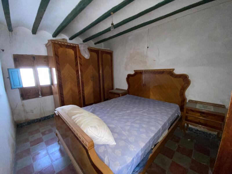 2 спальная комната городская тюрьма продается