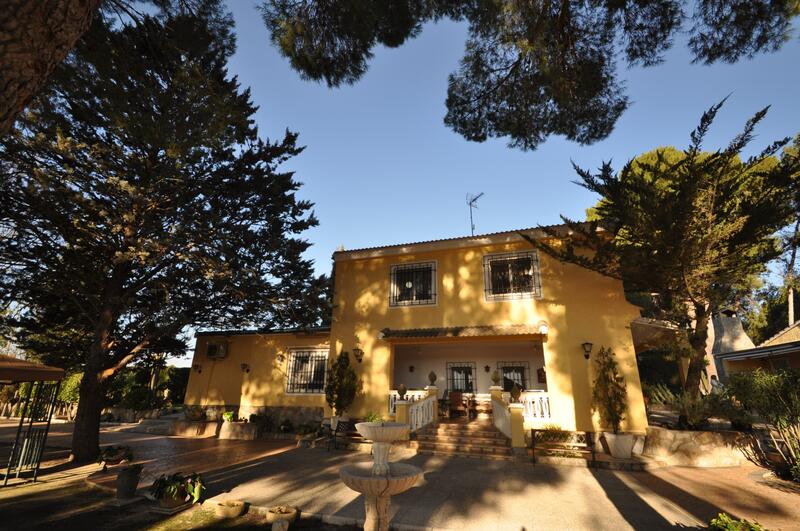 Villa en venta en Yecla, Murcia